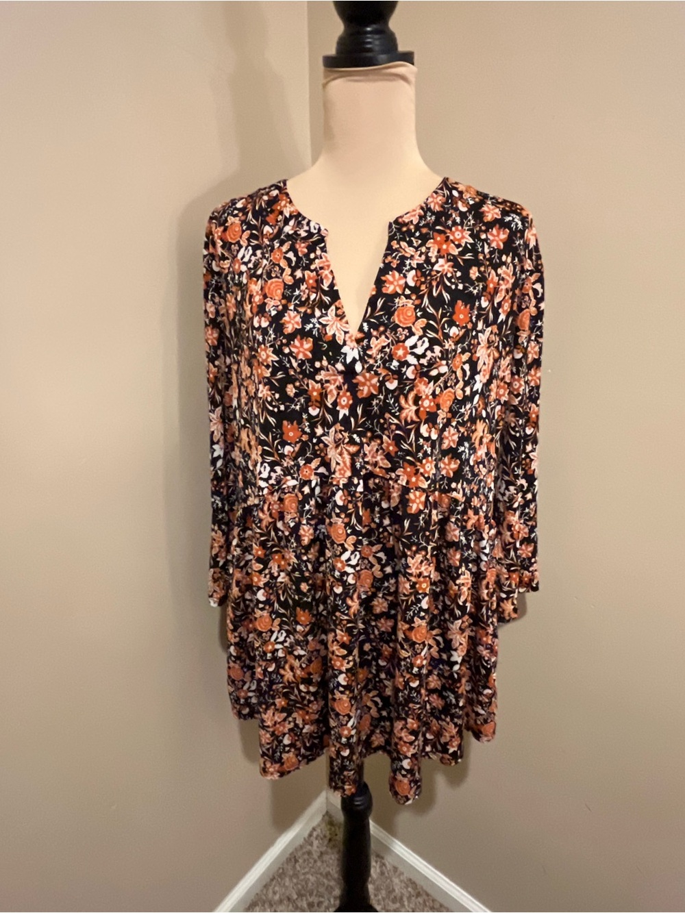 Dear Scarlett Floral Split V-Neck Tunic Top in Black and Rust, 2X